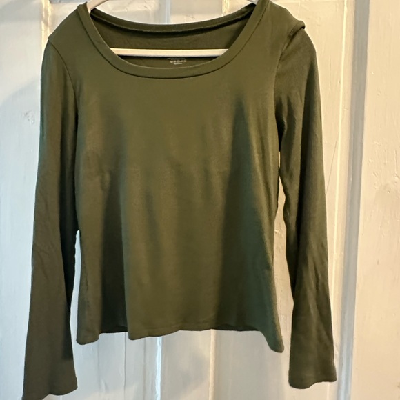 chicme Tops - Chicme Ribbed Fitted Top Medium With Built in Bra Army Green